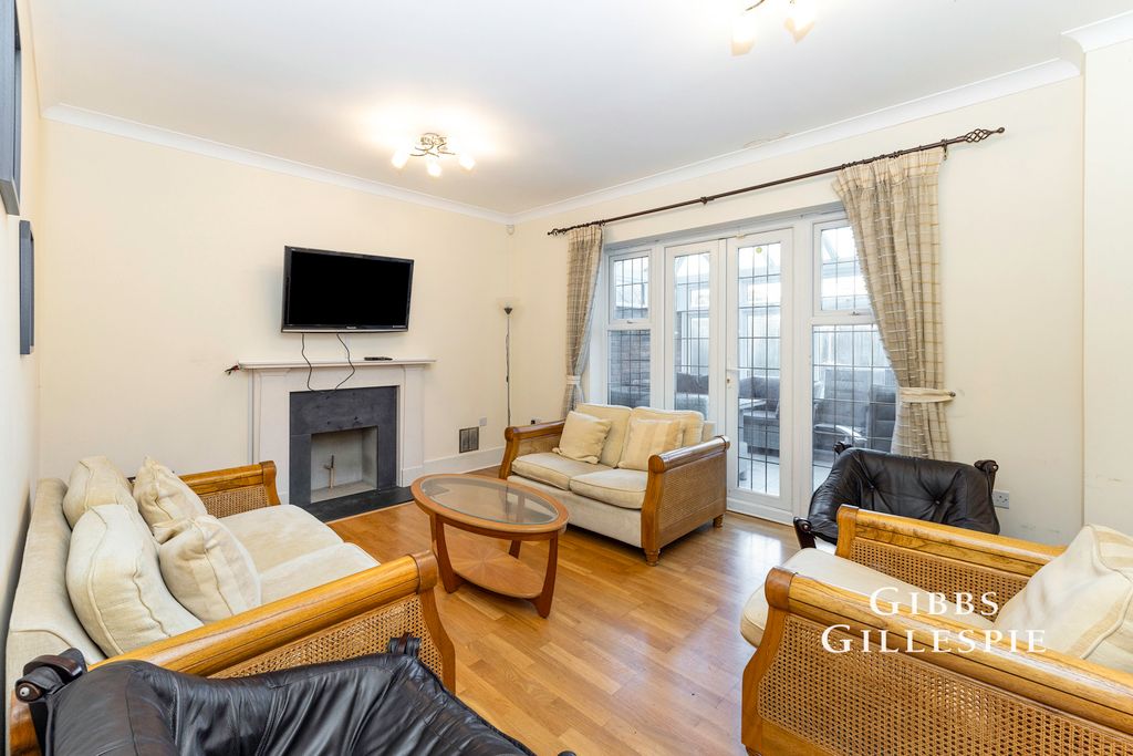 Property photo 3 of 10 Photo