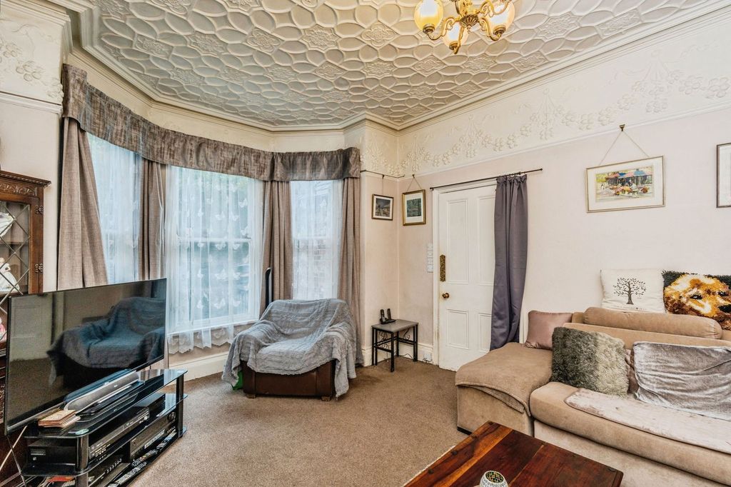 Property photo 3 of 20