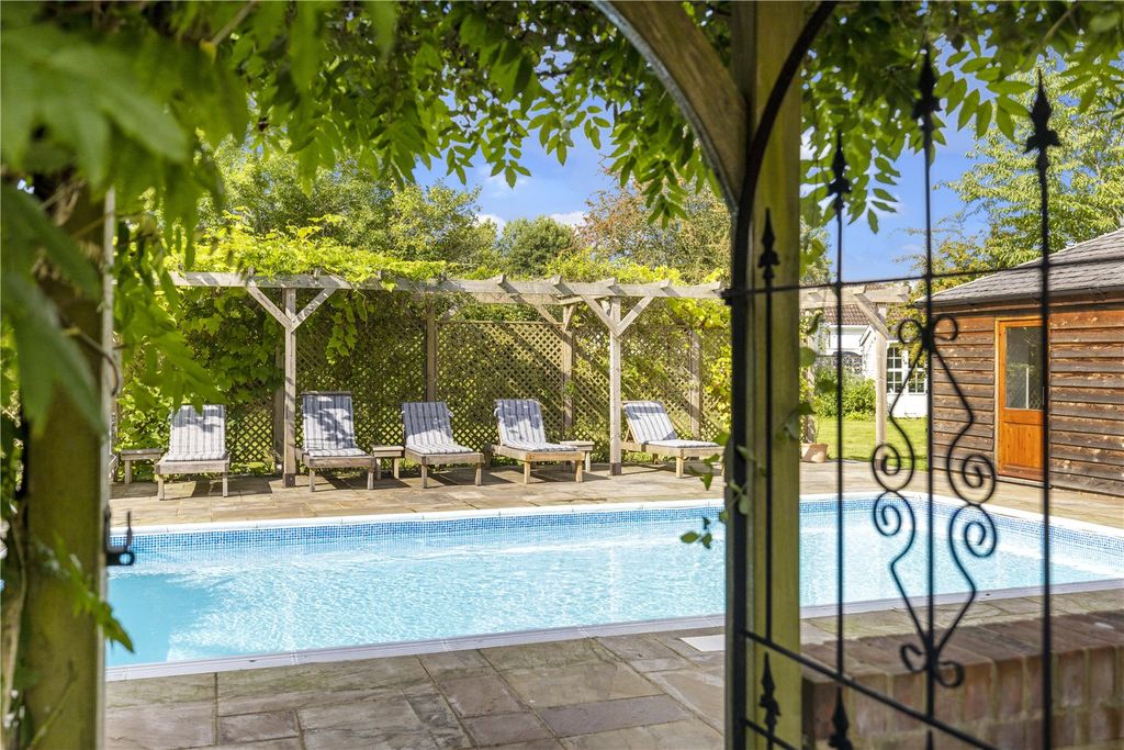 Property photo 2 of 20 Swimming Pool