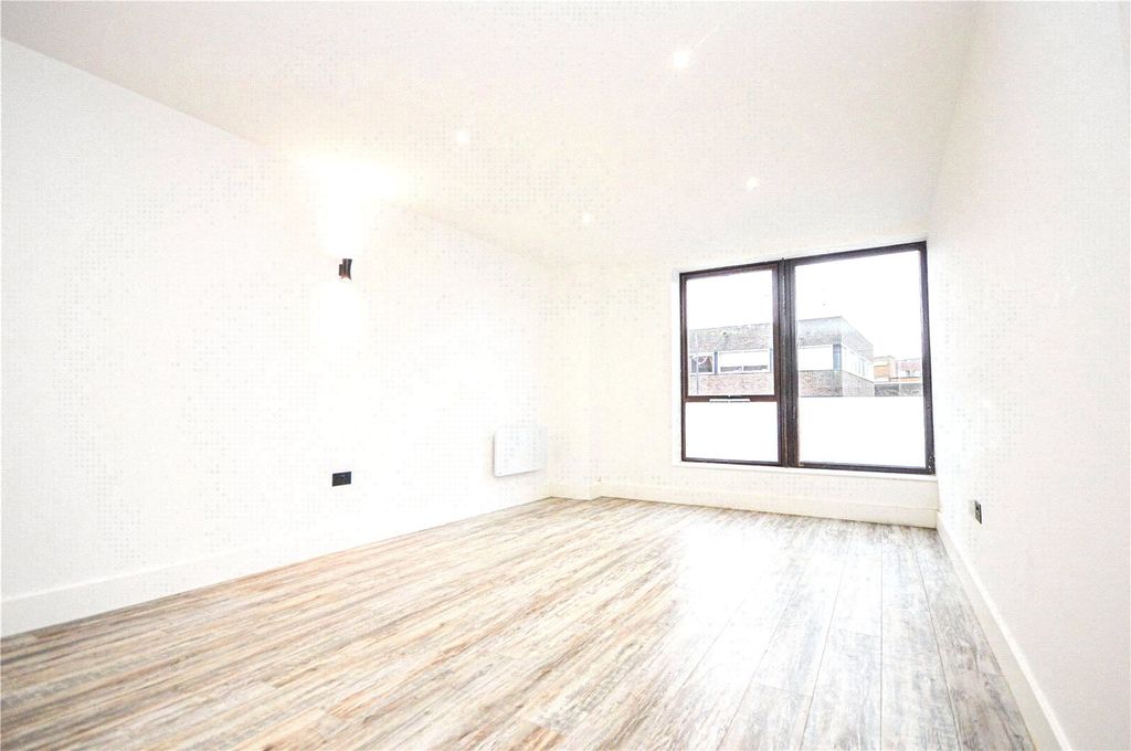 Property photo 3 of 6 Reception