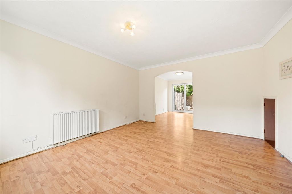 Property photo 2 of 13 North Road, Sw19-4