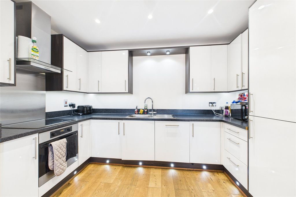 Property photo 2 of 9 Picture No. 15