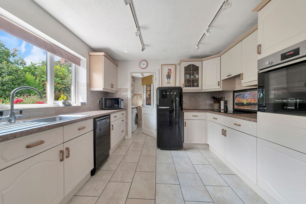 Property photo 2 of 23