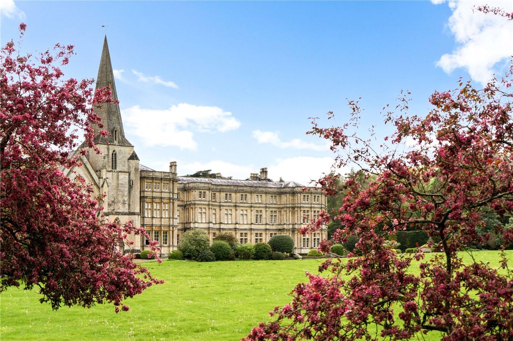 Property photo 1 of 17 Sherborne House