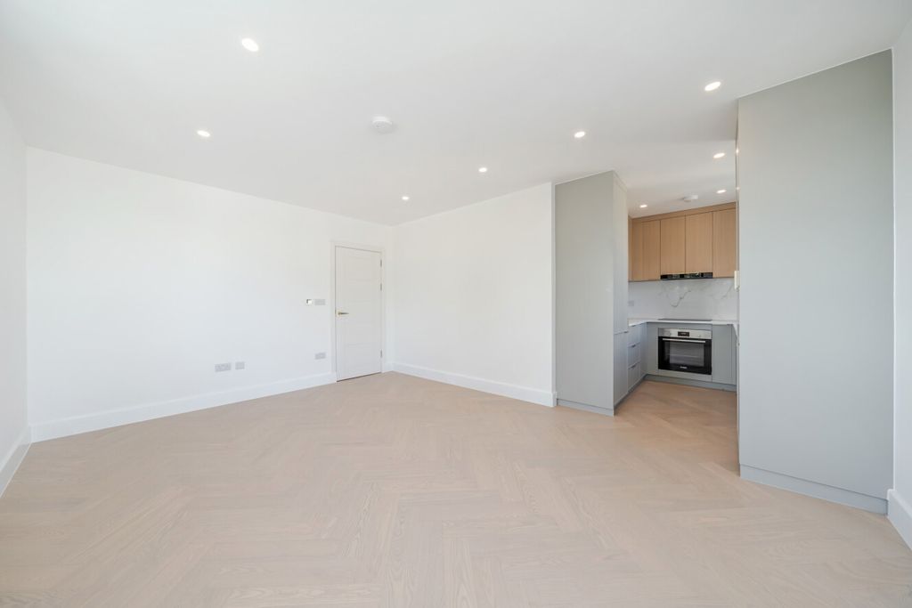 Property photo 1 of 12 1508926-15-6A82d2...