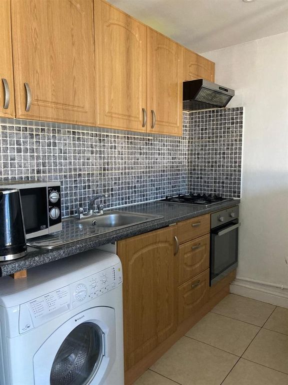 Property photo 3 of 10 Kitchen.Jpg