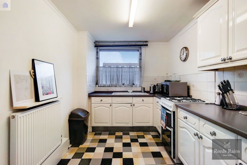 Property photo 2 of 15 Kitchen