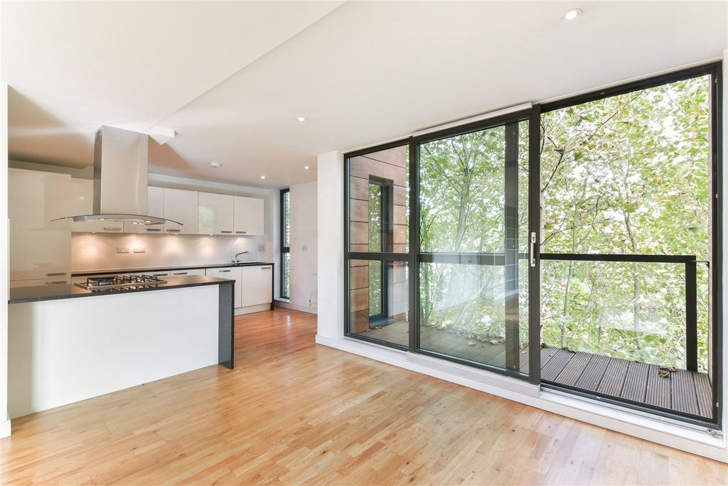 Property photo 1 of 14 Reception/ Kitchen