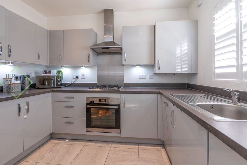 Property photo 3 of 20 Kitchen