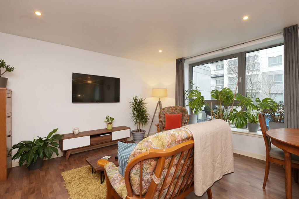 Property photo 2 of 28