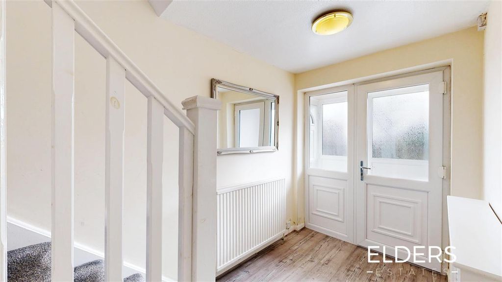 Property photo 3 of 15 Entrance Hall