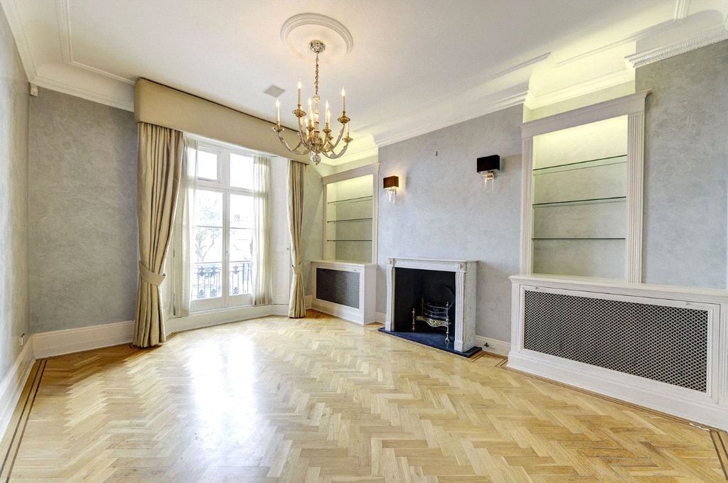Property photo 3 of 16 Dining Room