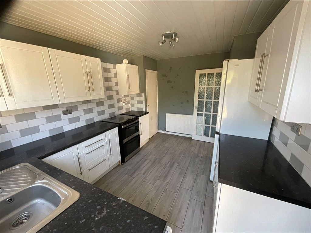 Property photo 2 of 9 Kitchen
