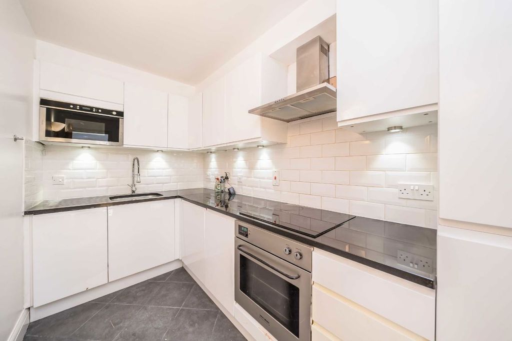 Property photo 3 of 6