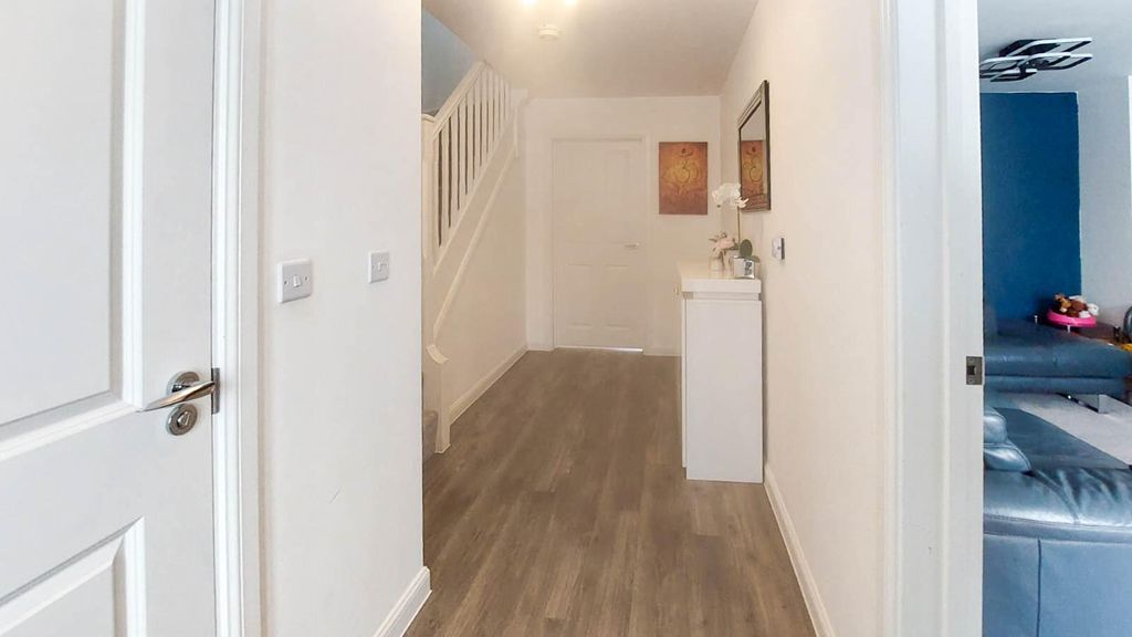 Property photo 2 of 16 Hallway