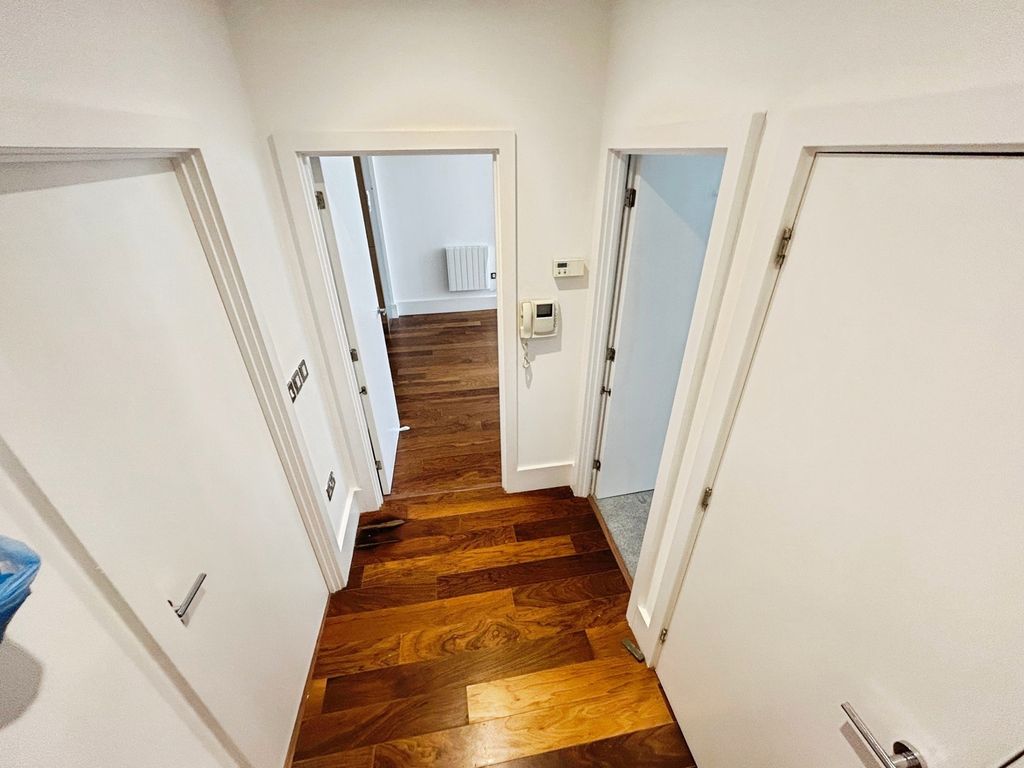 Property photo 2 of 16 Internal