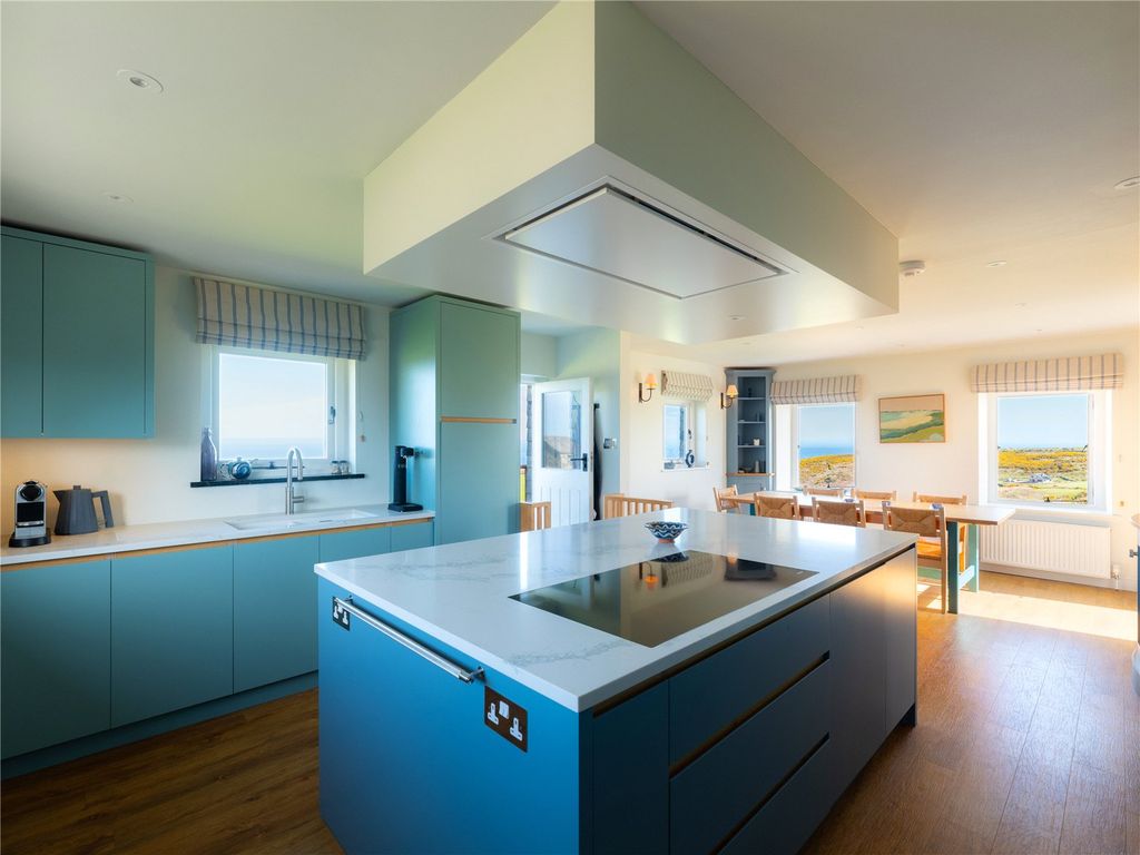Property photo 3 of 18 Kitchen