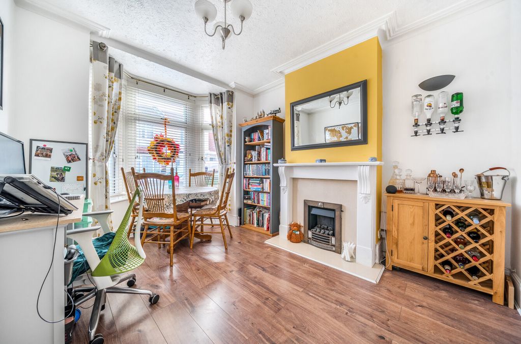 Property photo 3 of 13 1384176-1-6925842...