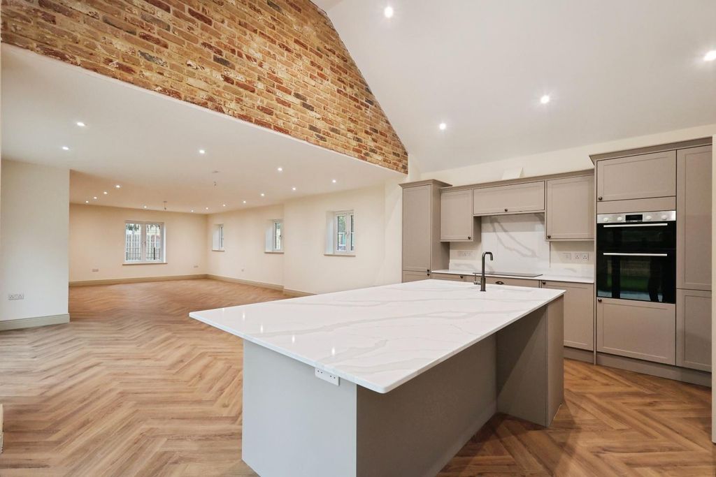 Property photo 2 of 33 7Ef2E7Bf-3D5A1549.Jpg