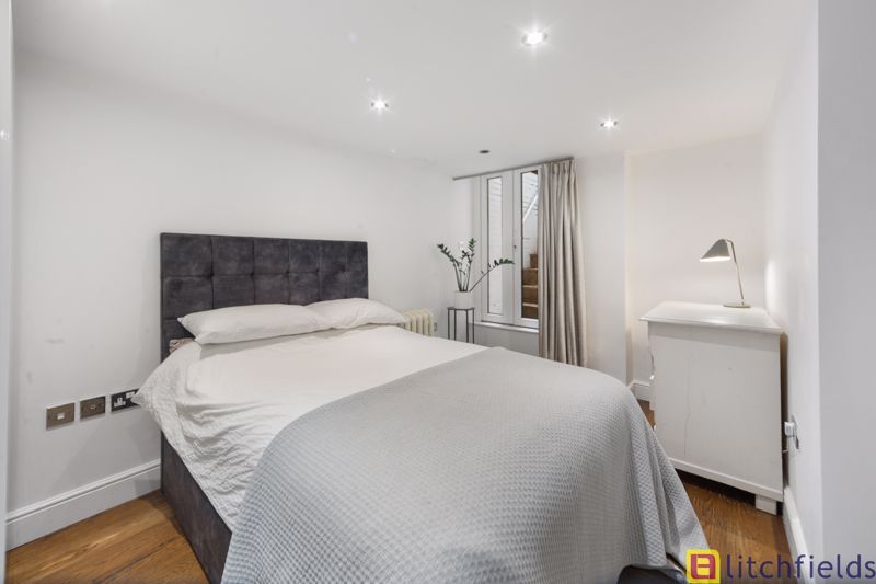 Property photo 3 of 10 Bed1