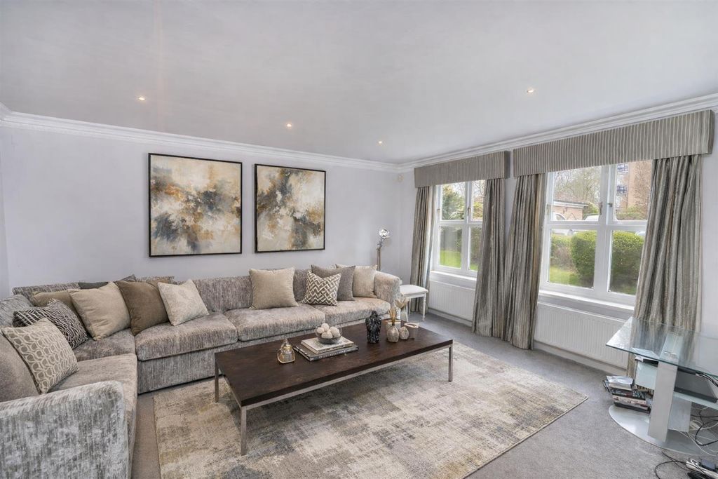 Property photo 1 of 10 Living Room