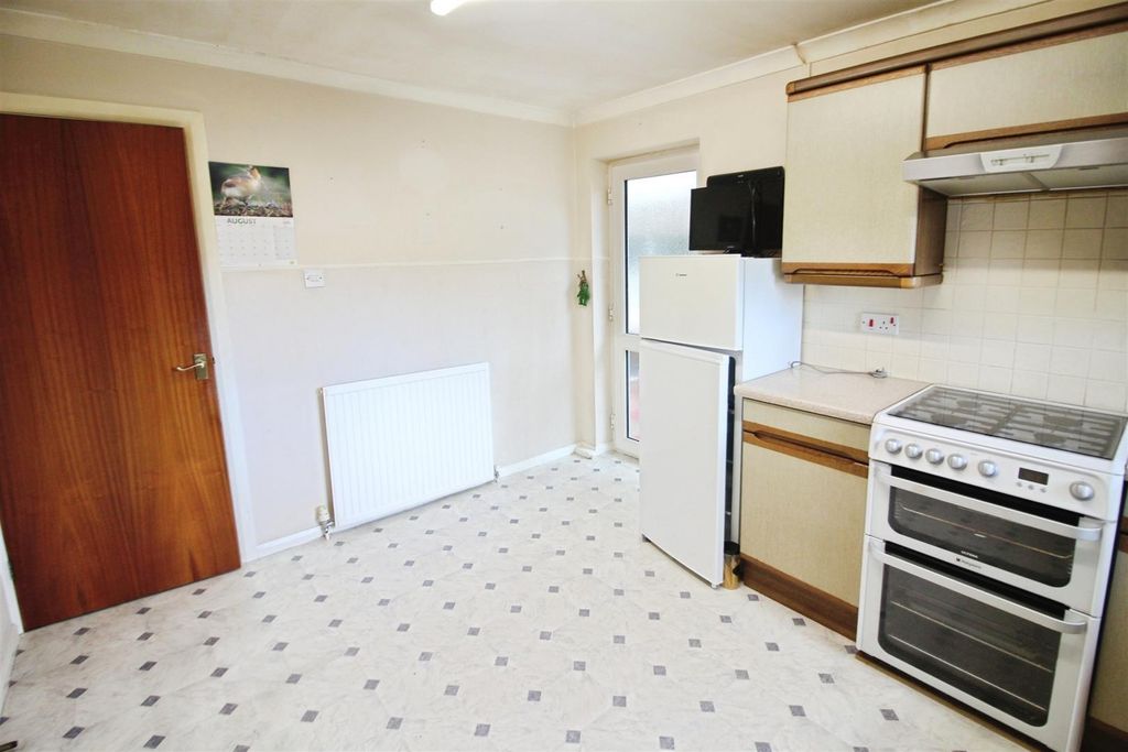 Property photo 3 of 10 Dining Kitchen
