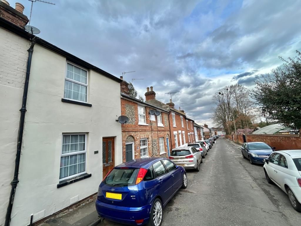 Property photo 2 of 20 .