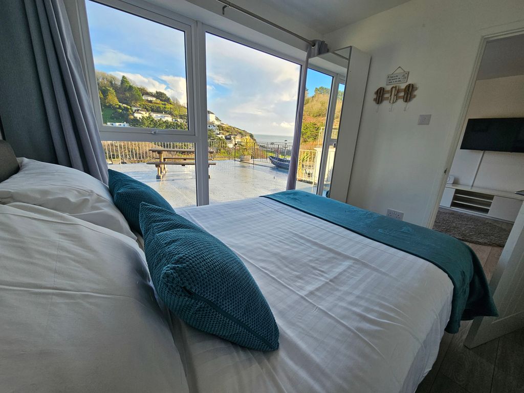 Property photo 3 of 11 Sea Views