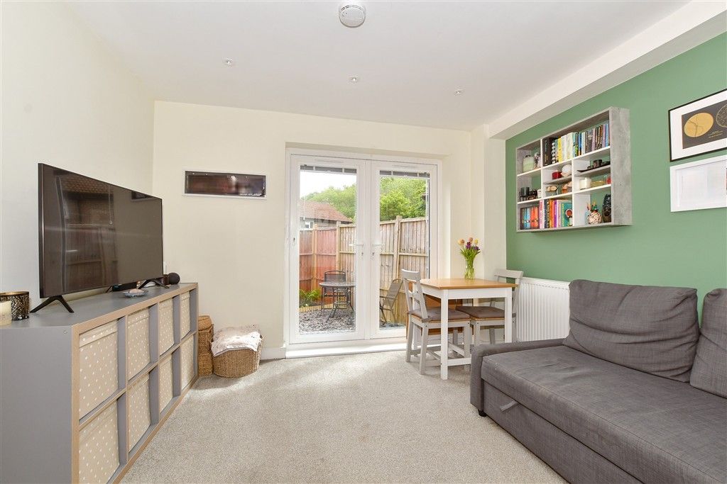 Property photo 3 of 12 Lounge