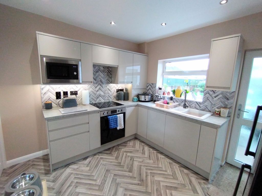 Property photo 3 of 23