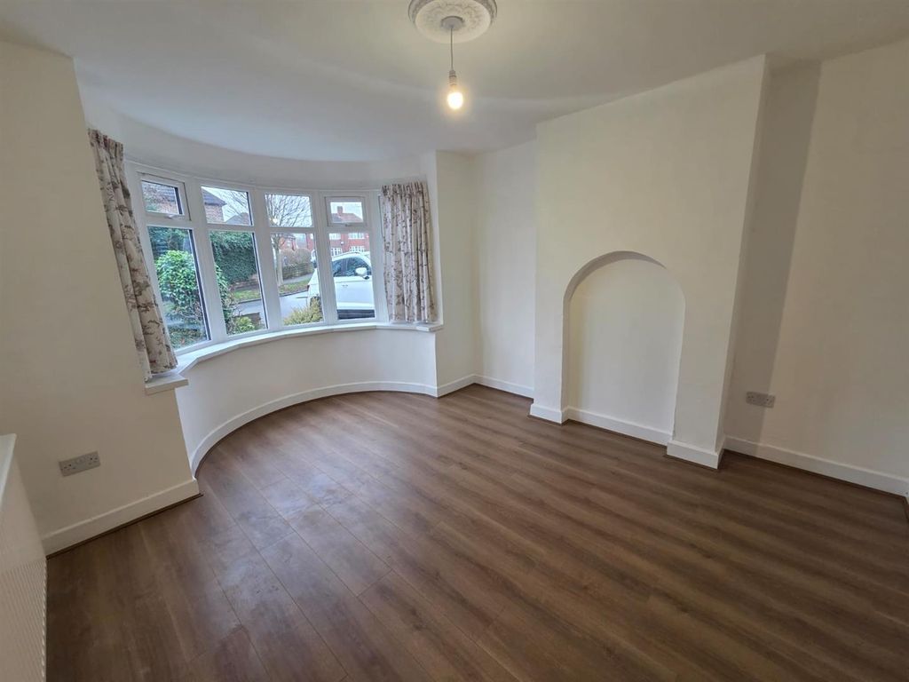 Property photo 3 of 11 49 Ewell Rd 2.Jpeg