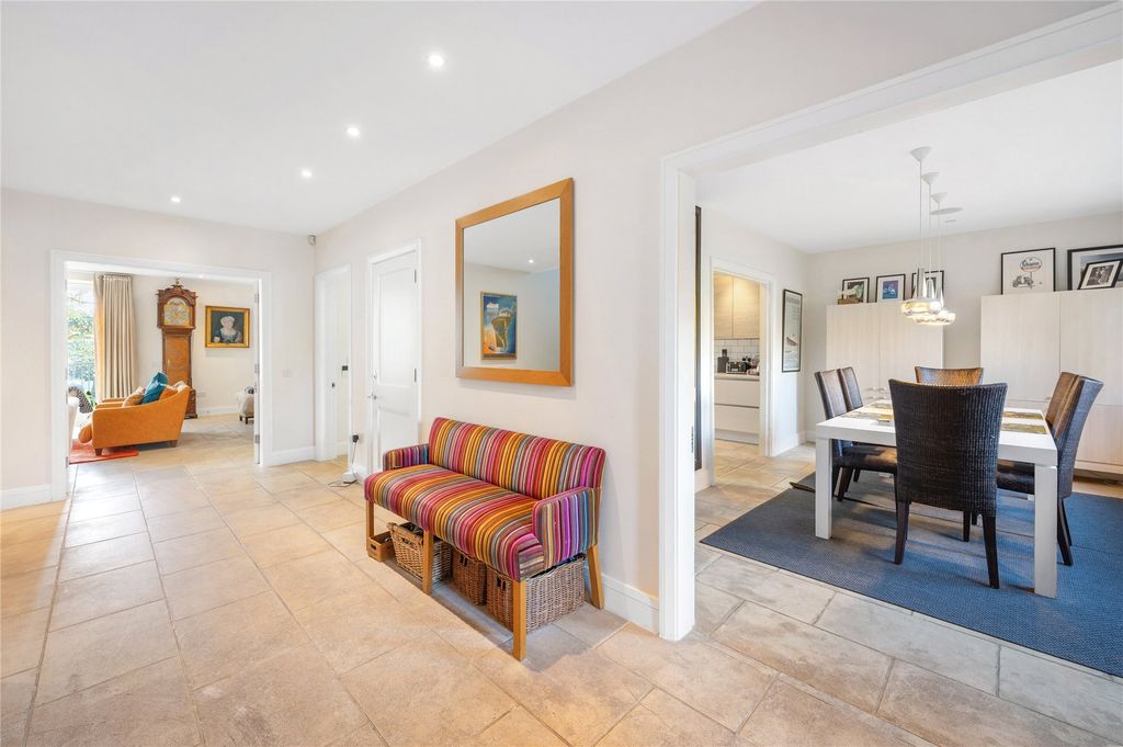 Property photo 2 of 33 Picture No. 28