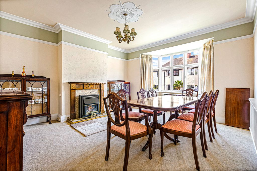 Property photo 3 of 31