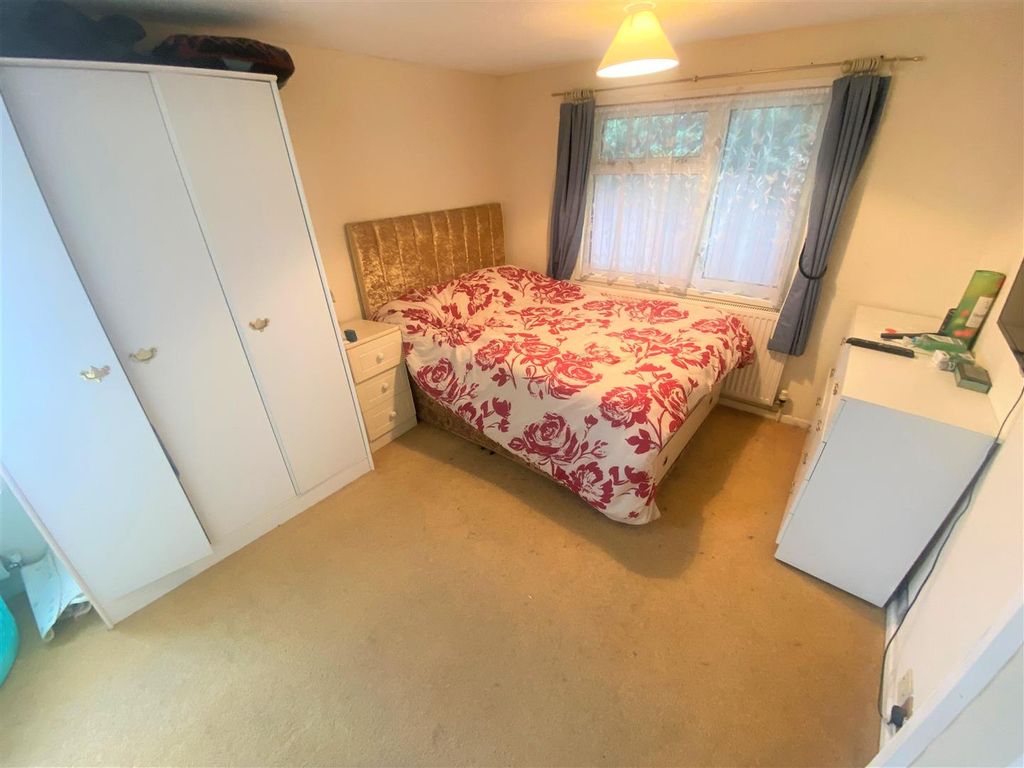 Property photo 3 of 9 Bedroom