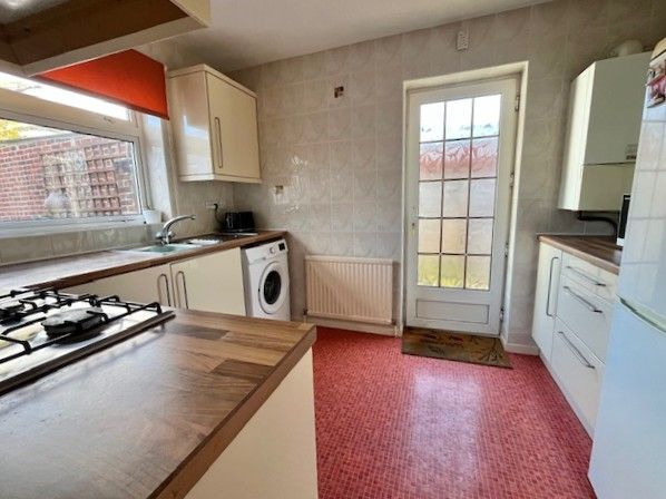 Property photo 3 of 14 Kitchen
