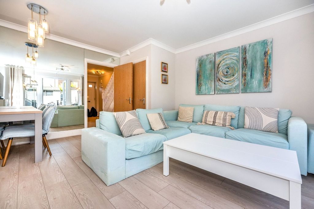 Property photo 3 of 10 Reception