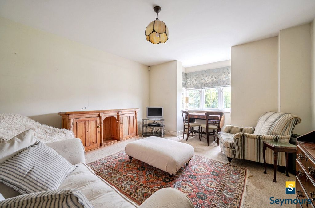 Property photo 2 of 21 Living Room