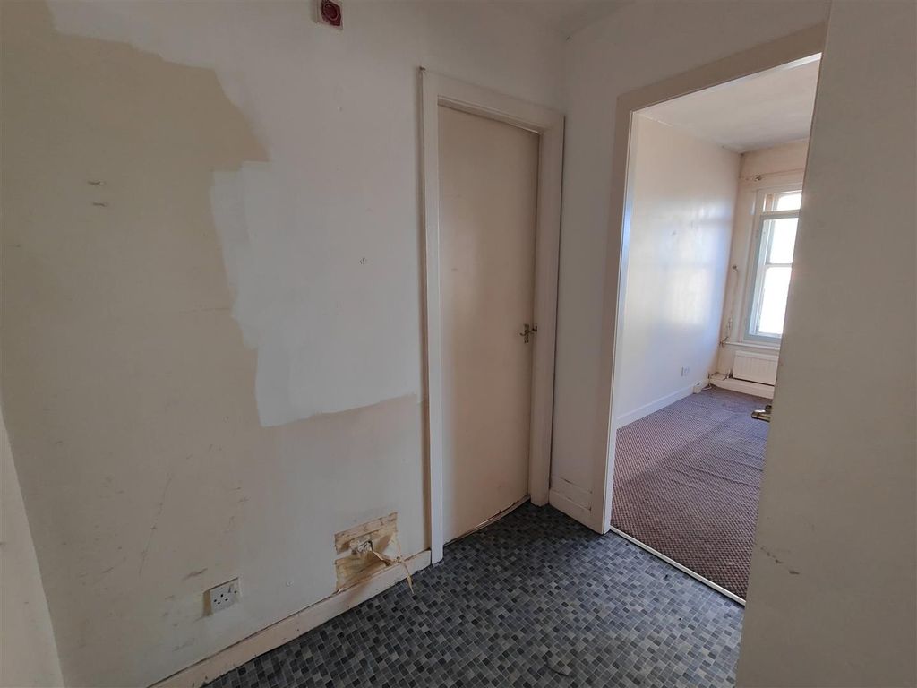 Property photo 2 of 8 Entrance Hallway