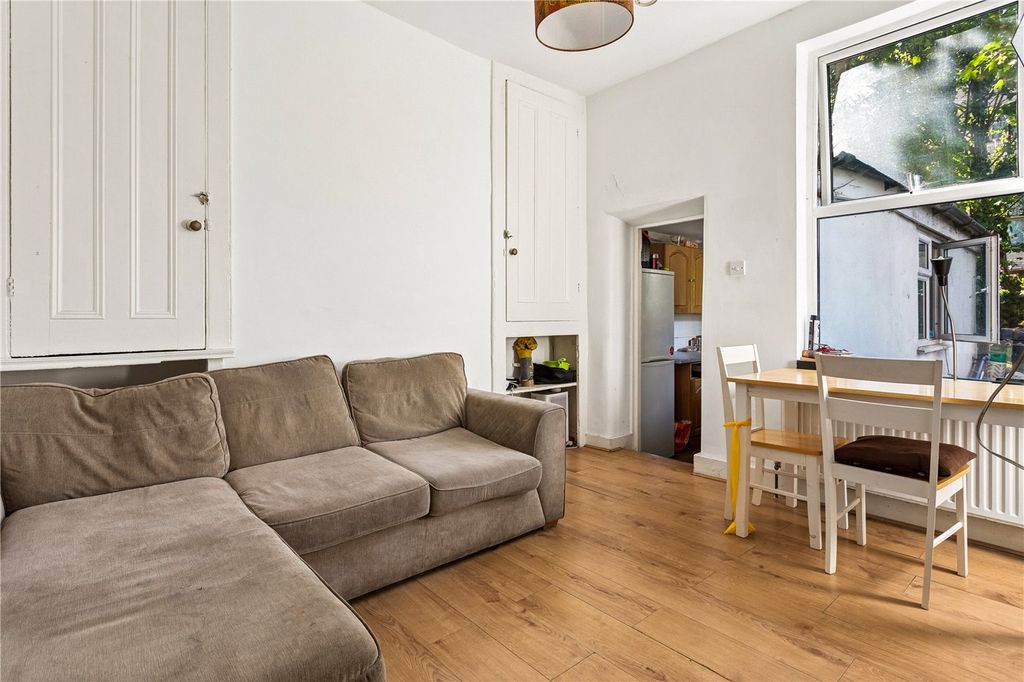 Property photo 2 of 16 Picture No. 18