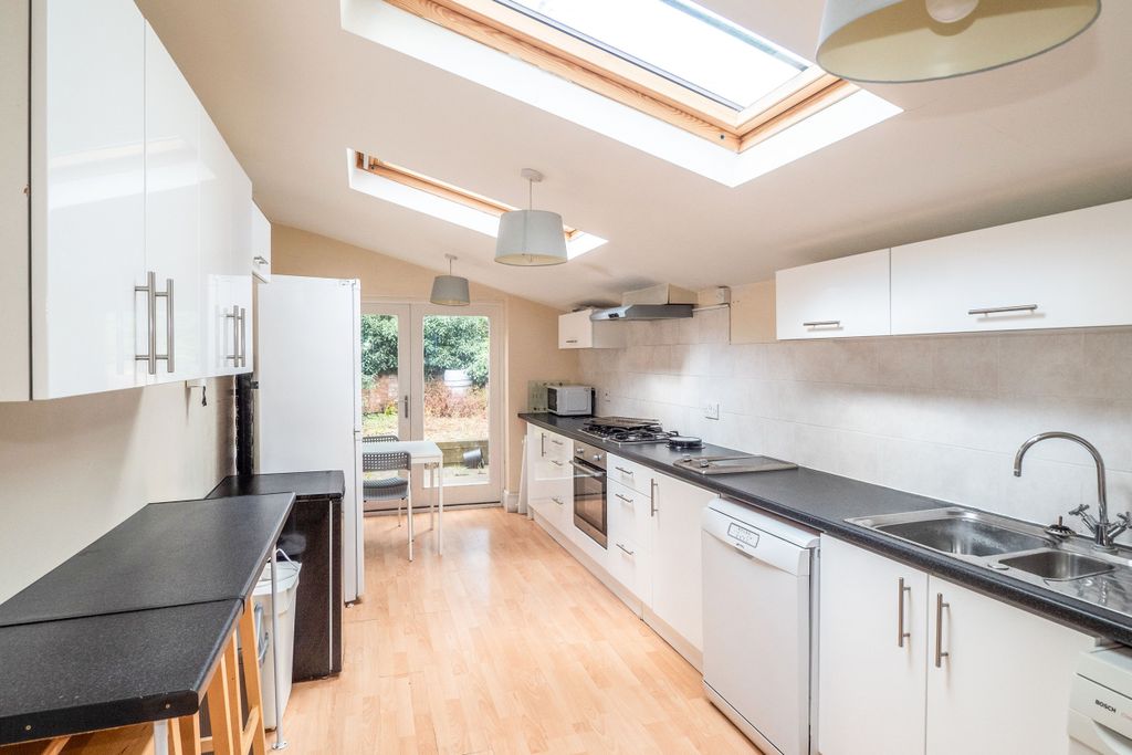 Property photo 2 of 10 Kitchen
