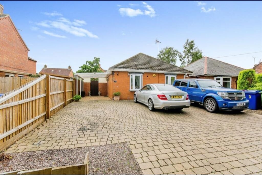 Property photo 2 of 27