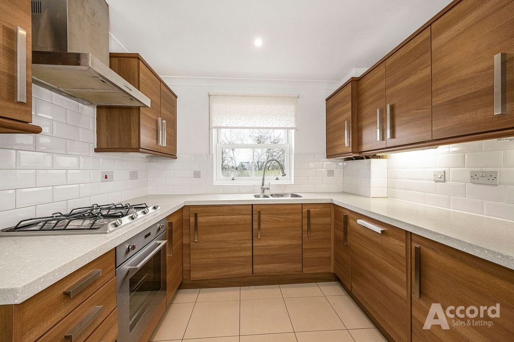 Property photo 3 of 24