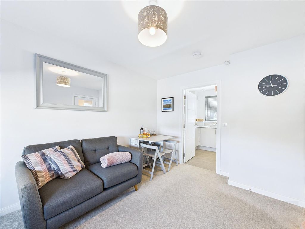 Property photo 3 of 14 Sitting Room