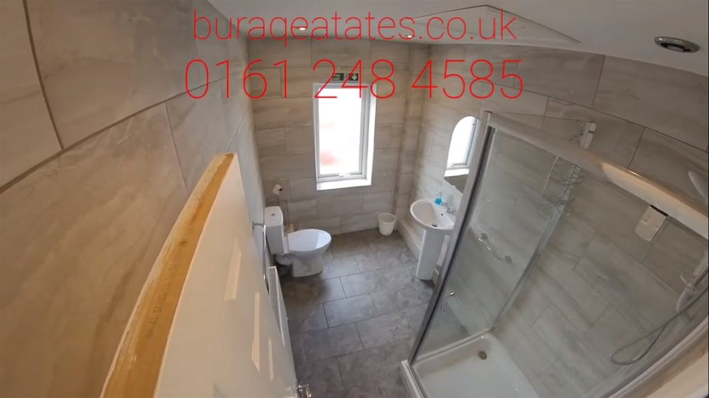 Property photo 3 of 13 A Modern, Well-Maintained Bathroom Suite Featuring...