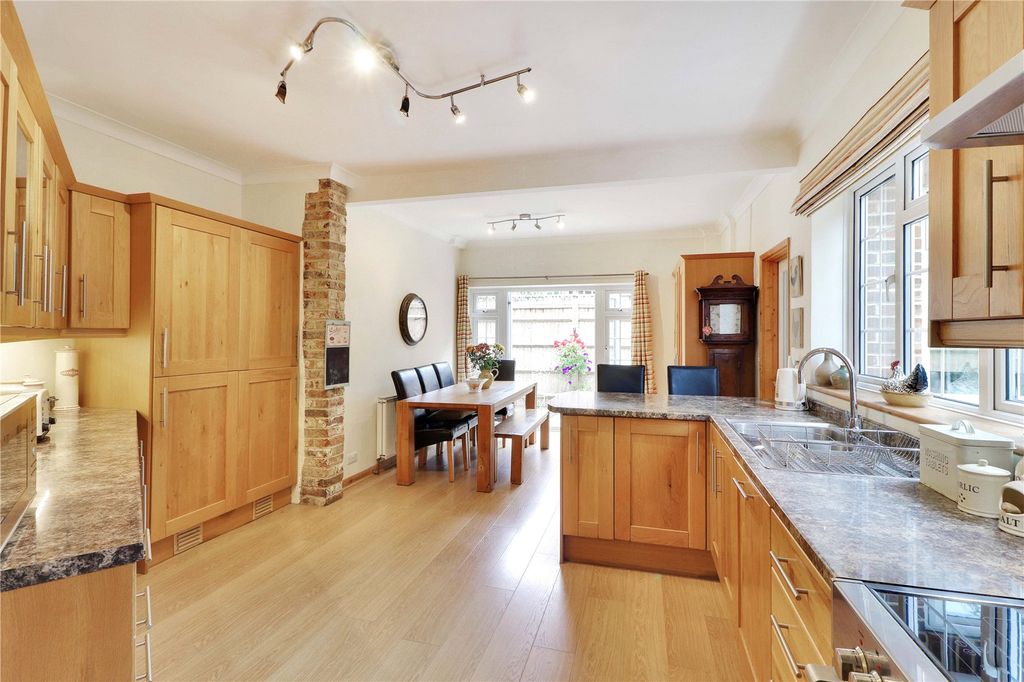 Property photo 3 of 16 Picture No. 28