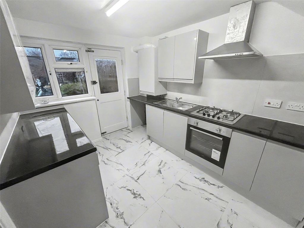 Property photo 2 of 9 Picture No. 32