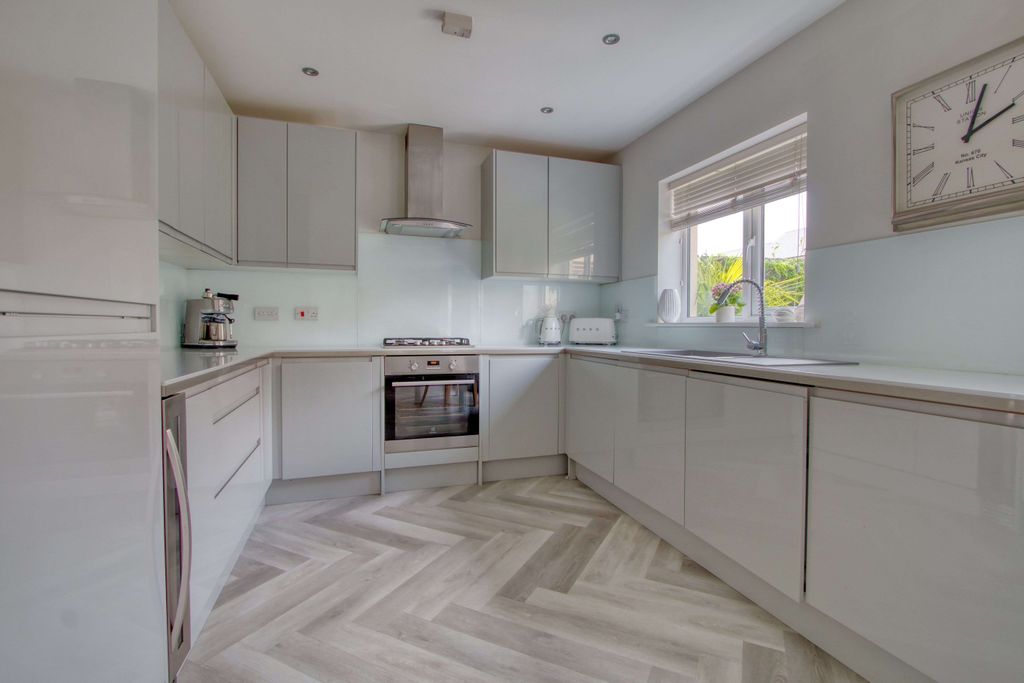 Property photo 2 of 30 Kitchen