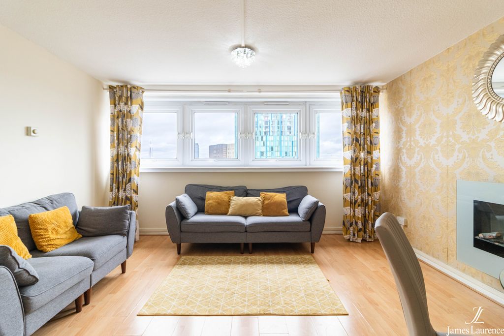 Property photo 2 of 13 8X1A3964-Hdr