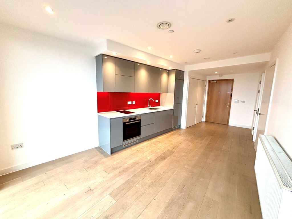 Property photo 3 of 8 Kitchen