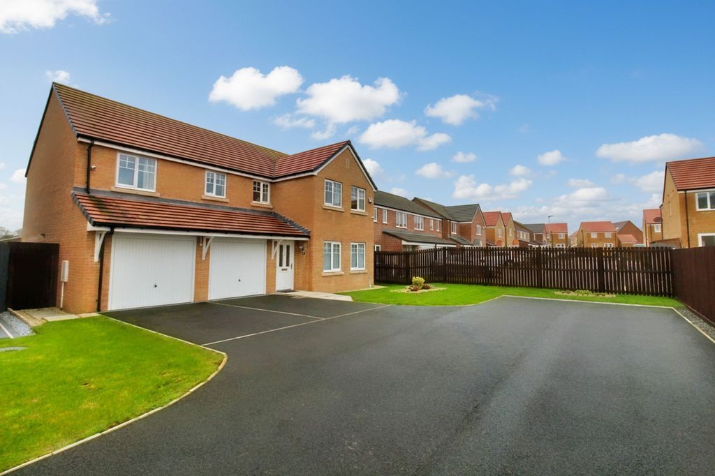 Property photo 1 of 28